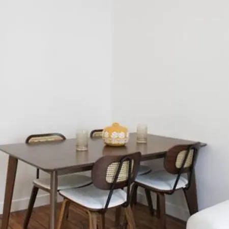 Charming In A Family Neighborhood Apartment
